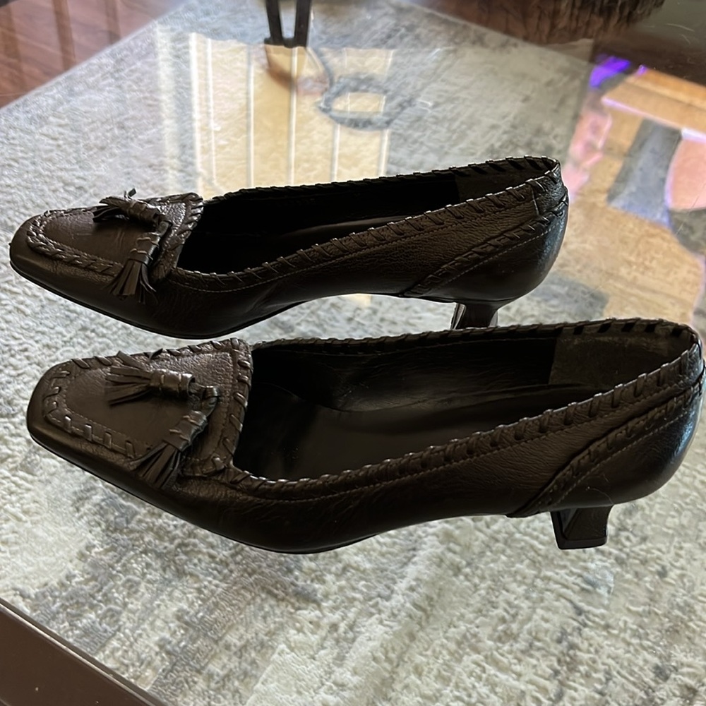 Stuart Weitzman in great shape what you see is what you get. Comfy and classic